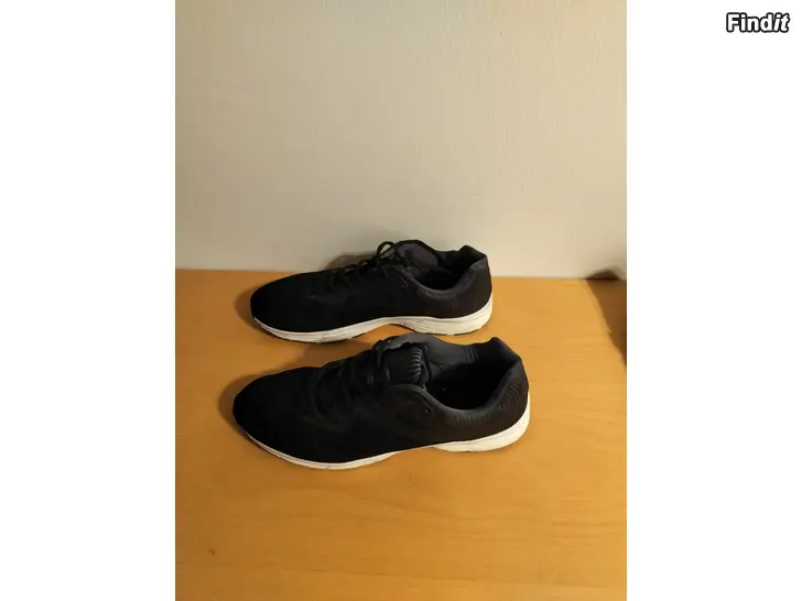 Säljes Sisä kengät