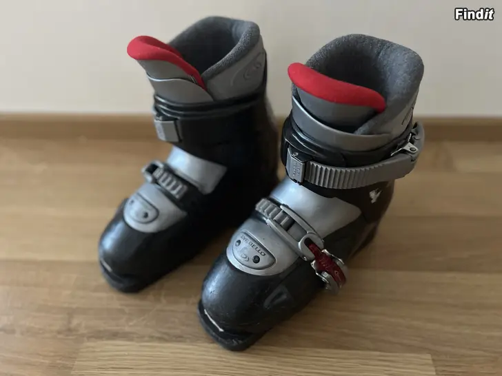 Myydään Slalomskor ca 32-33 storlek DALBELLO 215/225 - 255mm