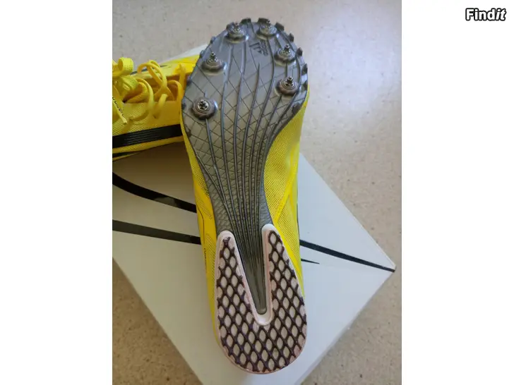 Säljes Adidas Adizero löparskor med nitar