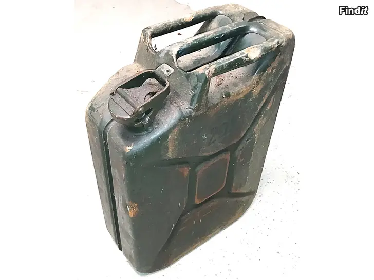 Myydään Vanha 20 litrainen jerrykannu