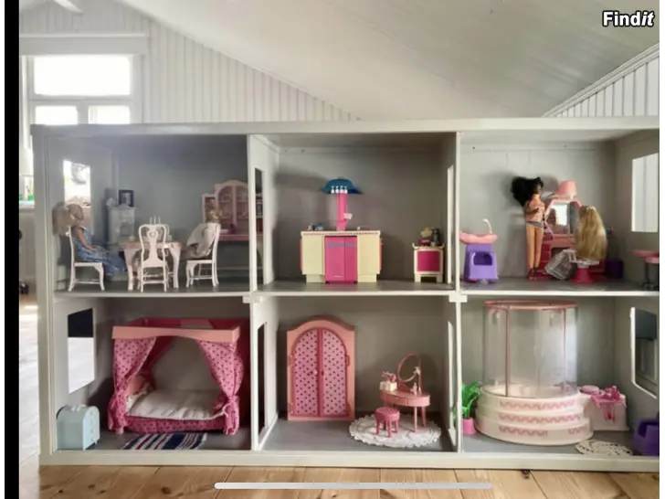 Säljes Barbiehus med tillbehör