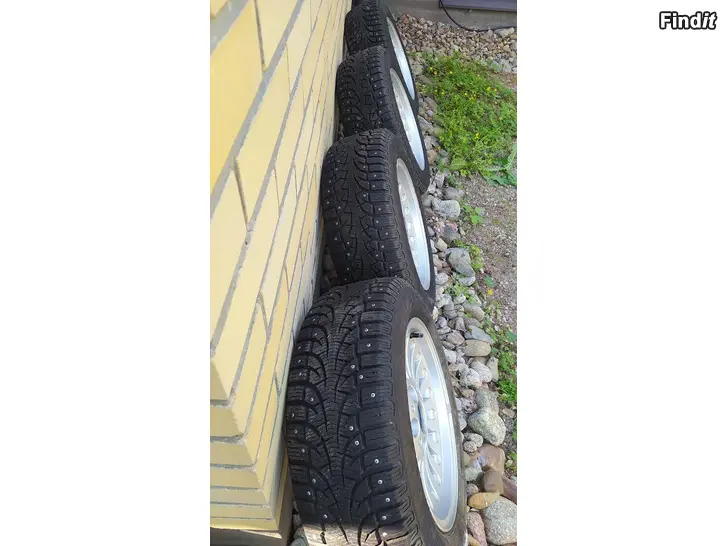Myydään BMW e39 vanteet Pirellin nastarenkailla - fälgar med Pirelli dubbdäck