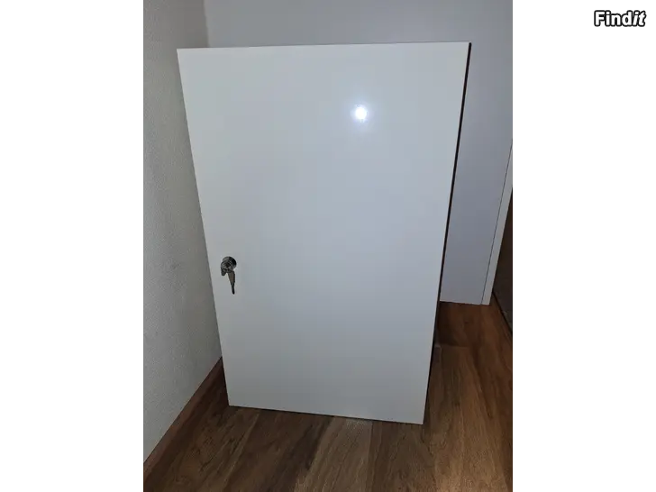 Myydään Medicinskåp med lås / Lääkekaappi lukolla