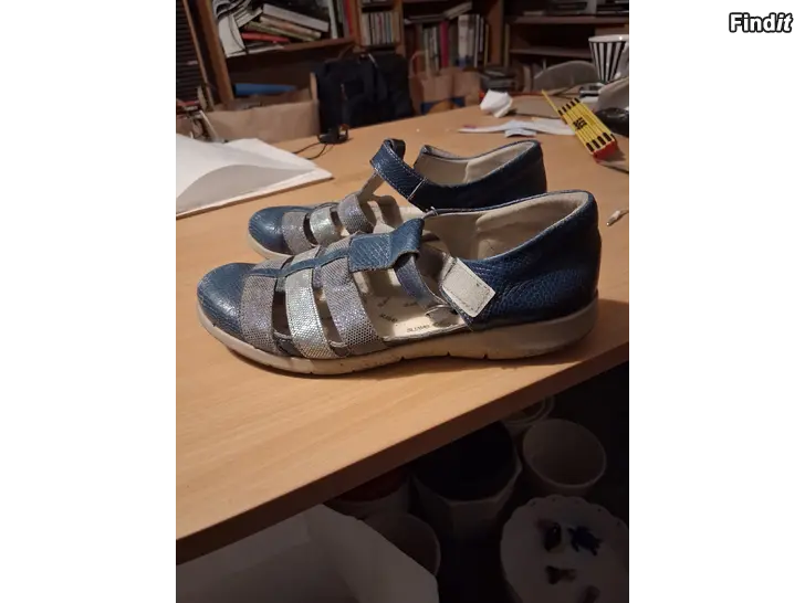 Säljes Sandaler st 38..