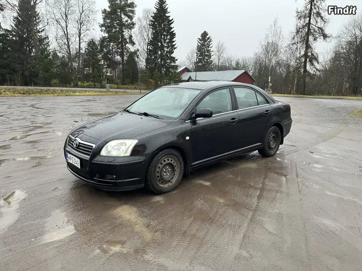 Myydään Toyota Avensis