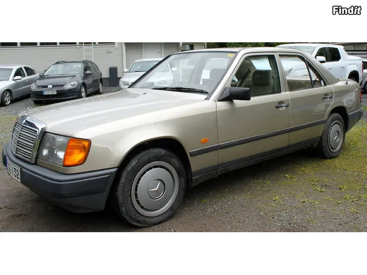 Myydään Ruosteeton siisti M-B 124 sedan 230 E muoseorekisterissä
