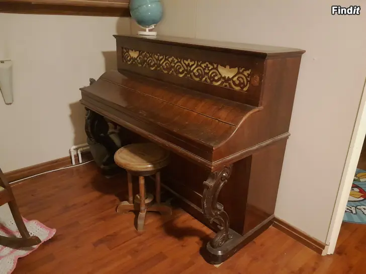 Myydään Piano