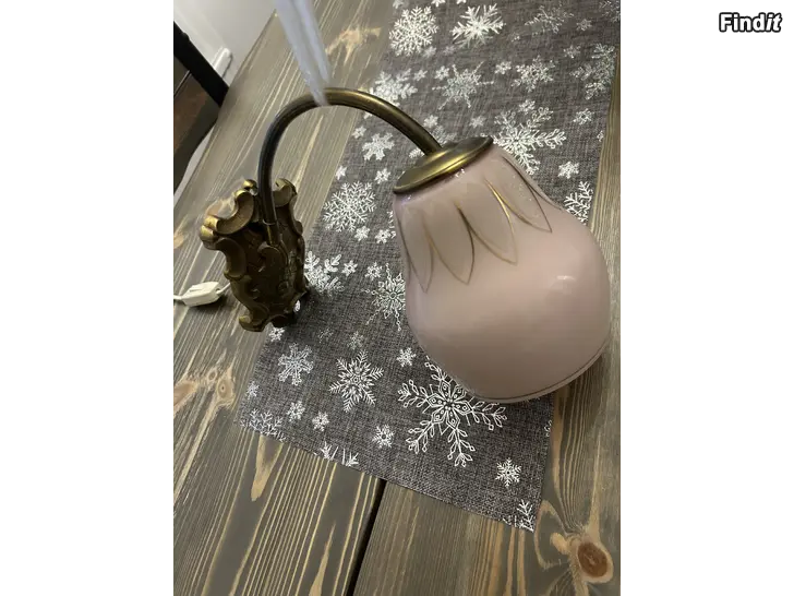 Säljes Seinävalaisin vaaleanpunaisella lasikuvulla