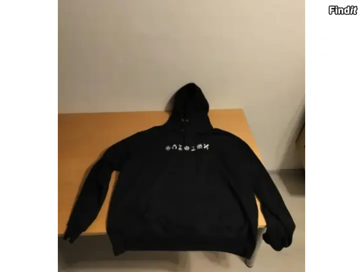 Myydään Kuumaa bändin vaatteita huppari t-paita