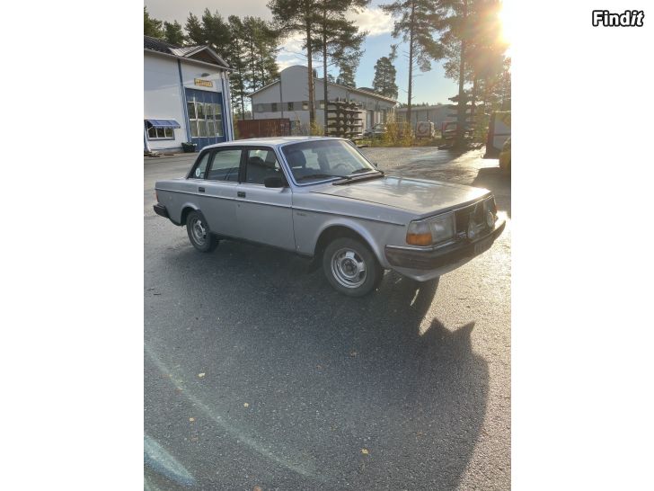 Myydään Volvo 244