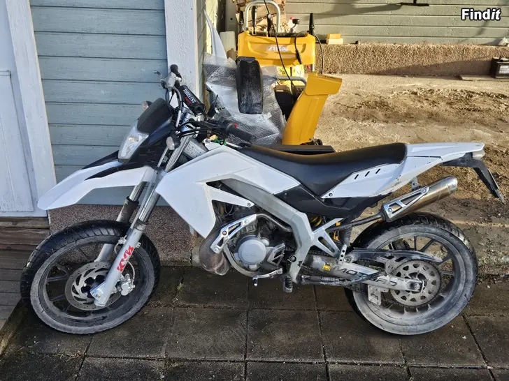 Myydään Aprilia SX 50 2015