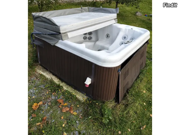 Säljes Utomhus poolspa reparationsobjekt