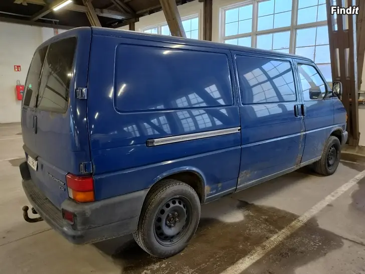 Myydään Volkswagen Transporter 2.5TDI pakettiauto