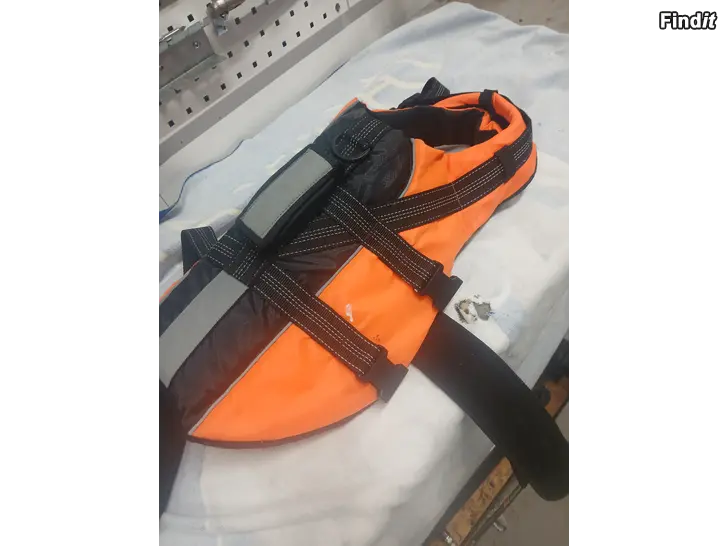 Myydään Hundflytväst Rukka Large