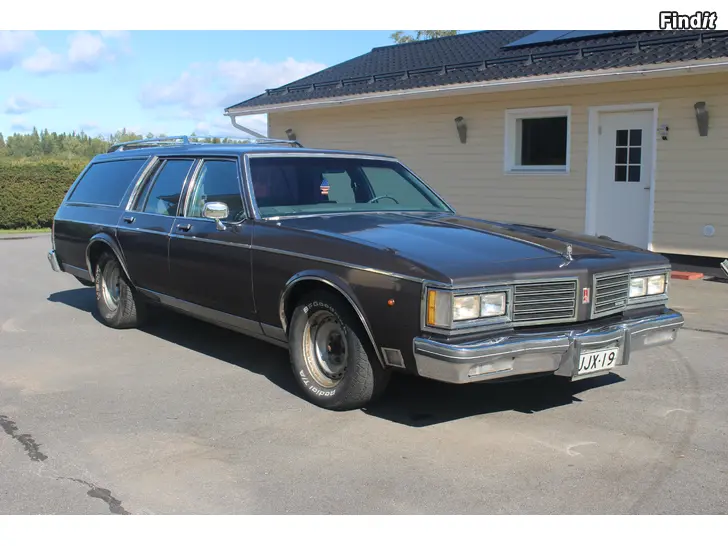 Säljes Oldsmobile Custom Cruiser -85 5,7 350DX