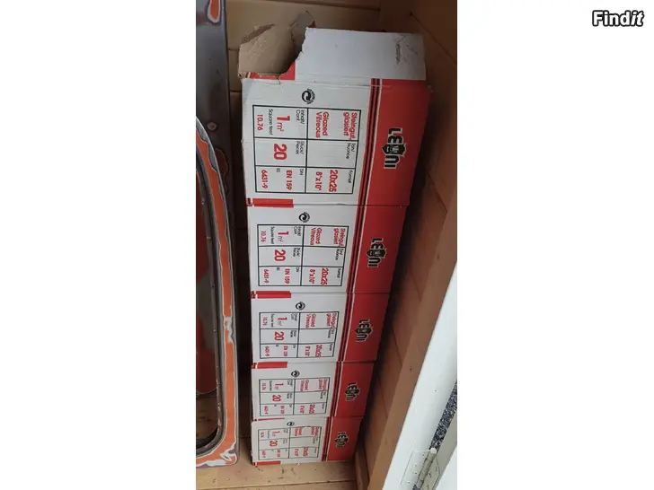 Myydään Kaakeleita