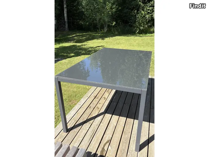 Säljes Glasbord + 4 stolar