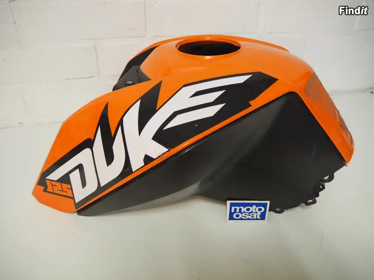 Myydään KTM Duke 125 10-12 osia