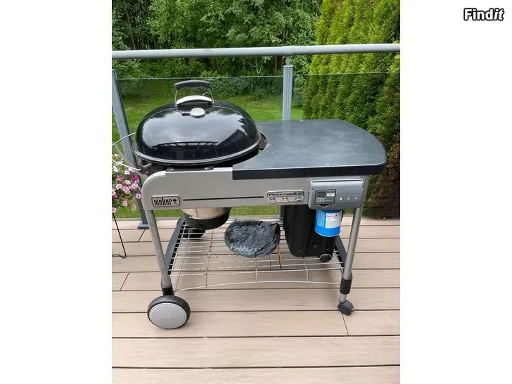 Säljes Weber Perfomer Deluxe kolgrill