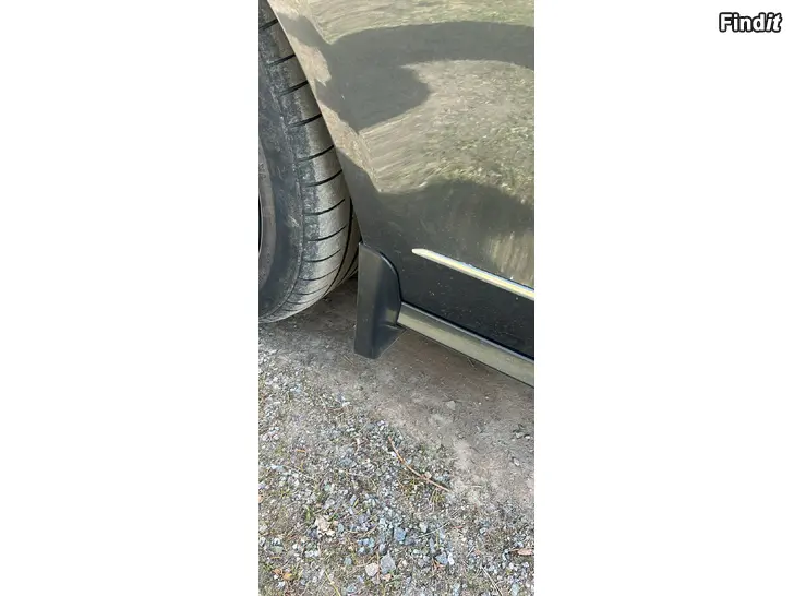 Myydään MB W212 UUDET kuraläpät