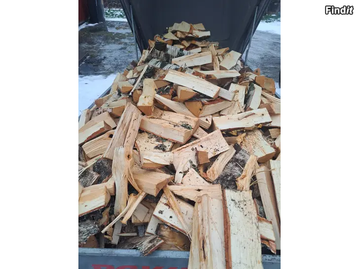 Säljes Stort lass björkved gratis hemkörning inom närområdet