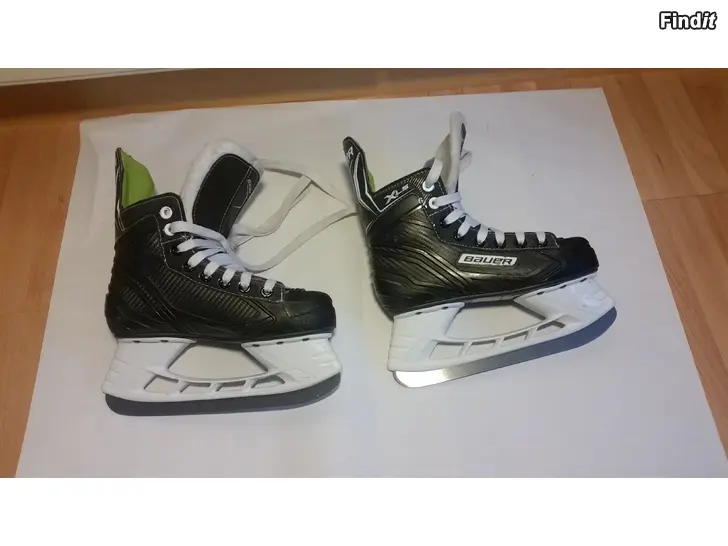Säljes Bauer XLS Jr luistimet 18e
