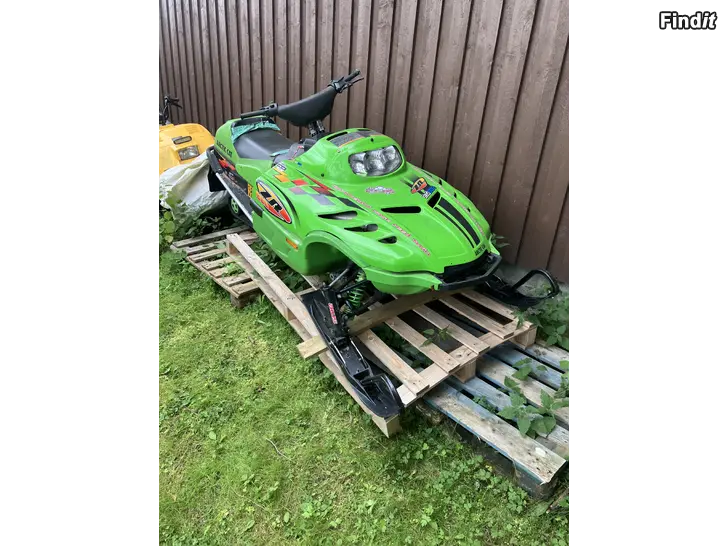 Myydään Arctic cat zr700