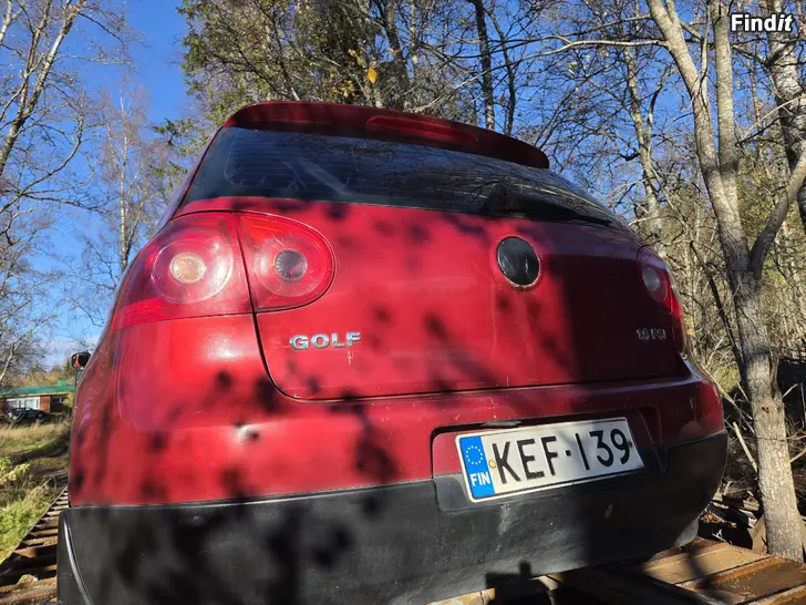 Myydään VW GOLF 1.6FSI  04  osina idelar