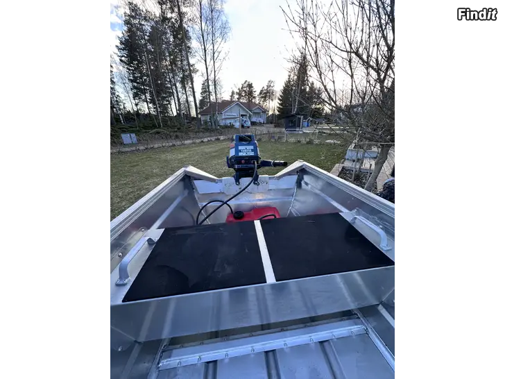 Myydään Oanvänd aluminiumbåt och motor