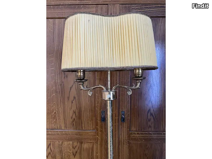 Säljes Säljes golvlampa