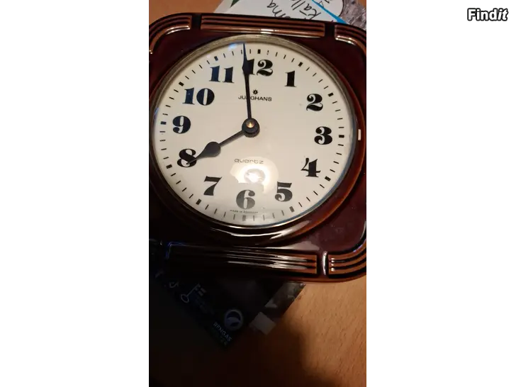 Säljes Junghans keramisk  väggklocka