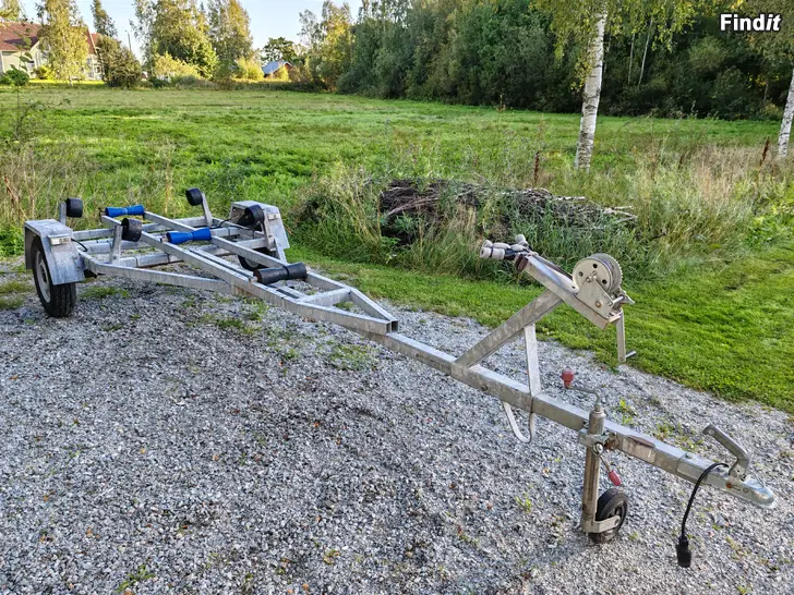 Myydään Båttrailer / Venetraileri