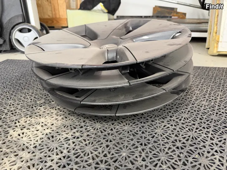 Myydään Tesla model 3, aero-kapslar