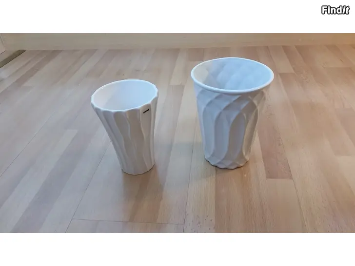 Myydään 2kpl keraaminen maljakko valkoinen yhteishinta 3e