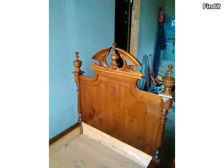 Säljes Antiikki-sängyt