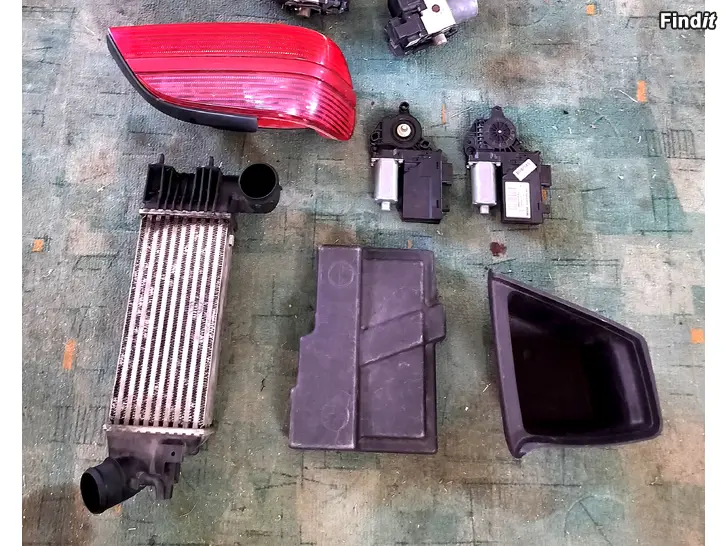 Säljes Välijäähdytin lasinnostimen moottori takaumpio akkukotelonkanssi