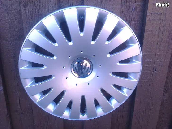 Myydään VW Passat  3C  Orginal kapselit 16 tuumaa UUDET paketissa