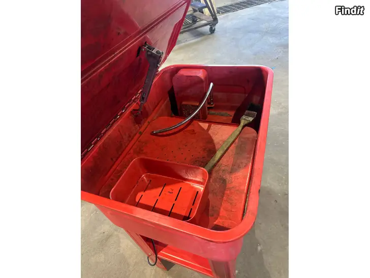 Säljes 20 gallon röd reservdelstävtt