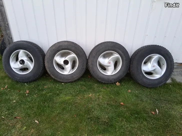 Säljes Aluminiumfälgar 6x139,7 235/75R15
