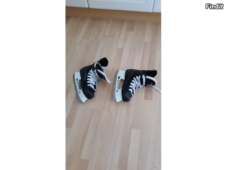 Myydään Bauer Supreme 140 Jr jääkiekkoluistimet koko 36