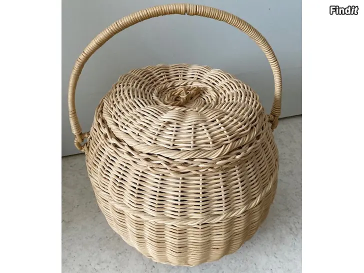 Säljes Sykorg av flätad rotting