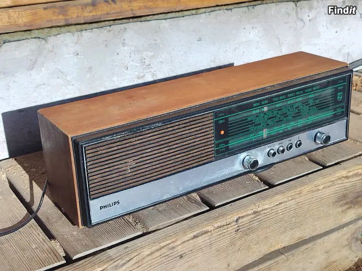 Myydään Philips 19 RB 344 vm. 1975