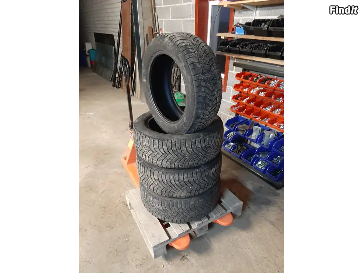 Säljes Pirelli friktions däck