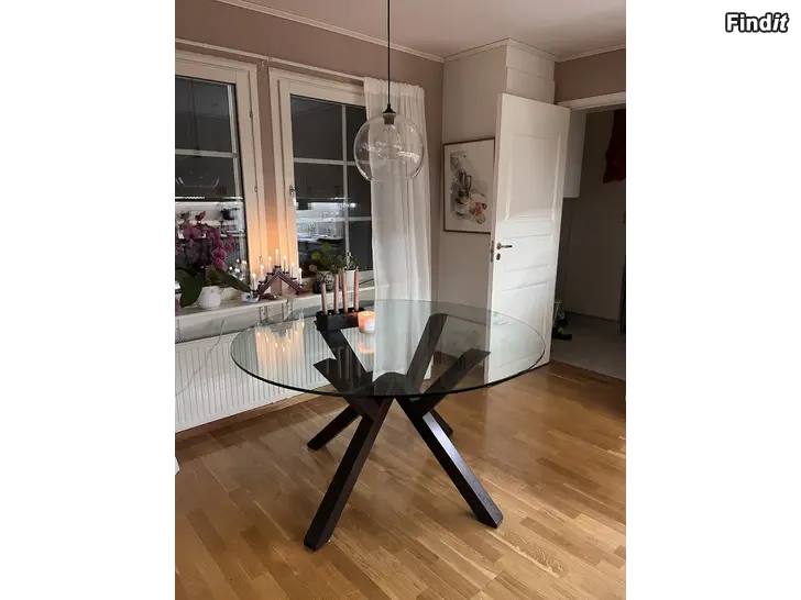 Säljes Runt matbord