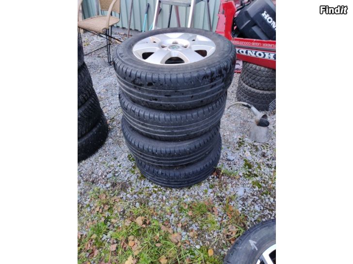 Säljes Skoda fälgar och däck