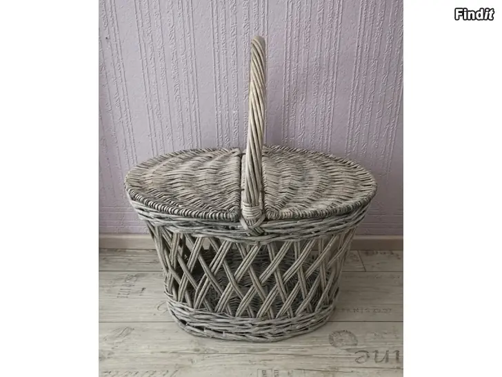 Säljes Stor korg i rotting