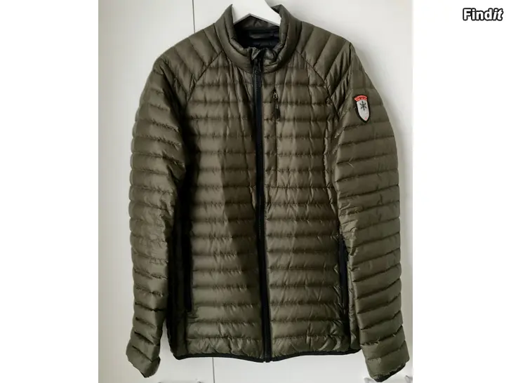 Säljes Superdry kevyttoppatakki koko L  uutta vastaava