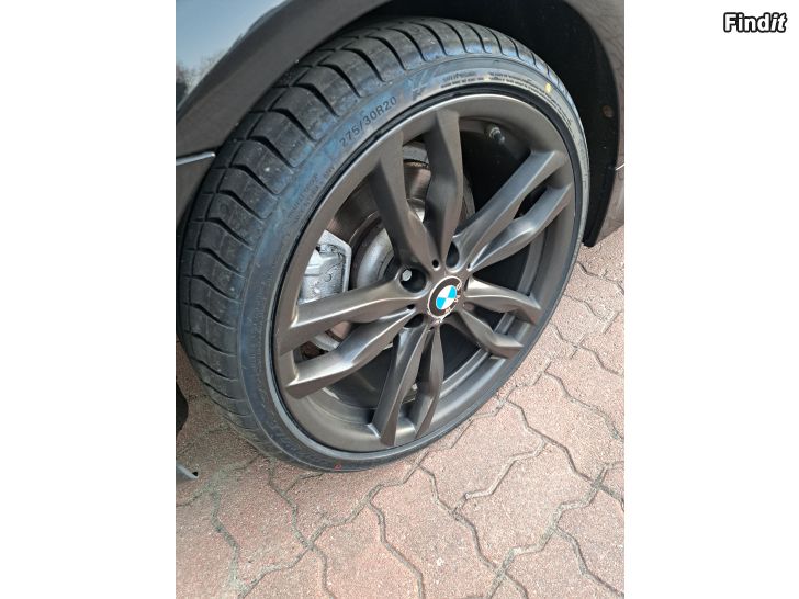 Säljes BMW F10-F11 Fälgar med däck