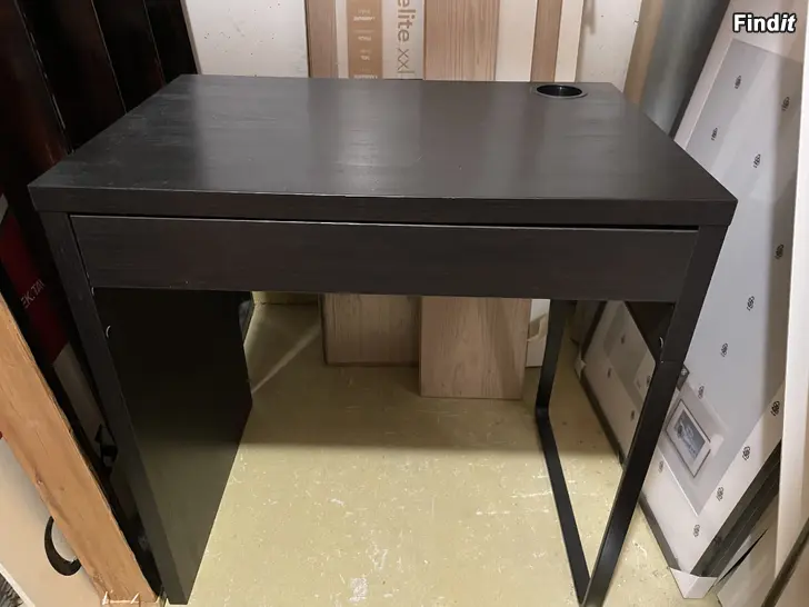 Säljes Skrivbord, IKEA