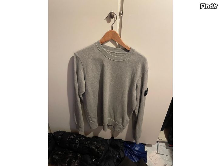 Myydään Stone Island tröja